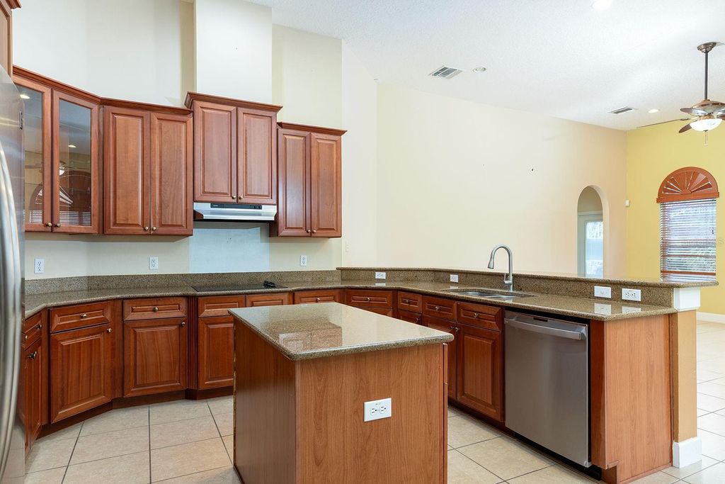 Image 8 of property listing at 2770 REGAL PINE TRAIL, Oviedo, FL 32766