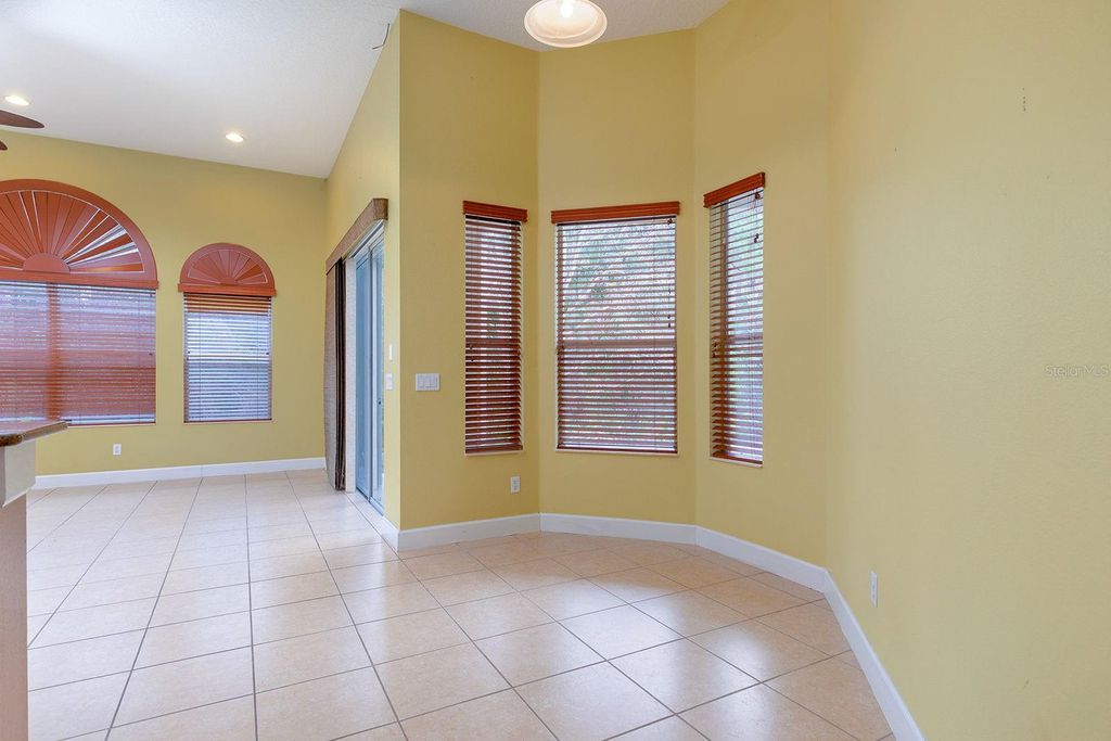 Image 10 of property listing at 2770 REGAL PINE TRAIL, Oviedo, FL 32766