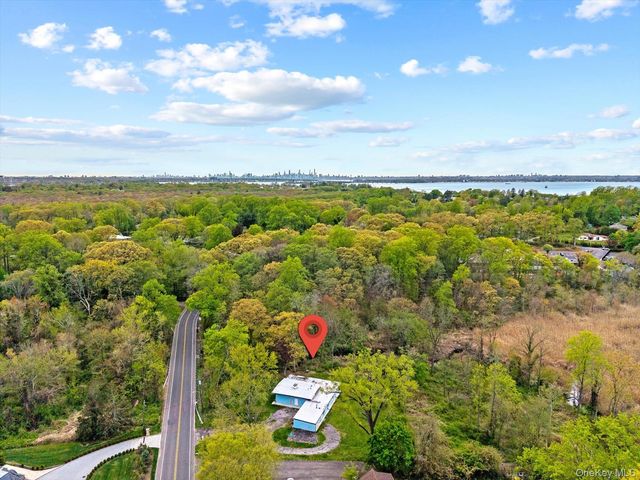 107A Wildwood Road, Great Neck, NY 11024