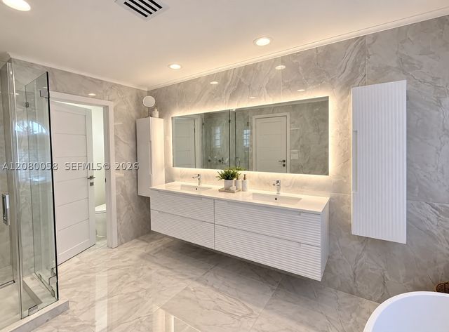 3123 NE 210th St, Aventura, FL 33180