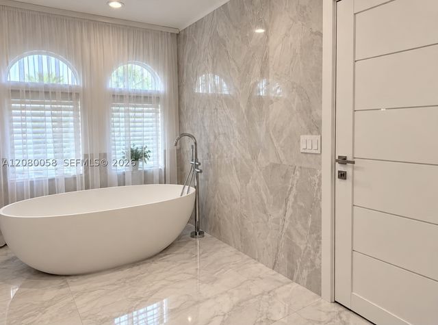 3123 NE 210th St, Aventura, FL 33180