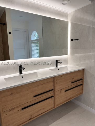 3123 NE 210th St, Aventura, FL 33180