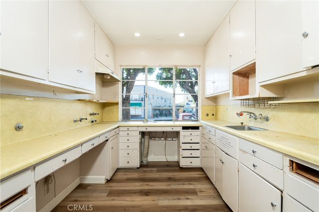 2028 Lake Avenue, Altadena, CA 91001