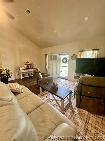 206 Long Bed Lane, Durant, OK 74701