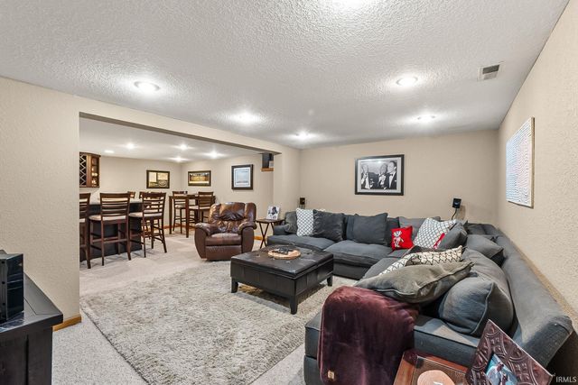 8904 Bradenton Road, Fort Wayne, IN 46835