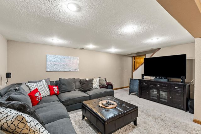 8904 Bradenton Road, Fort Wayne, IN 46835