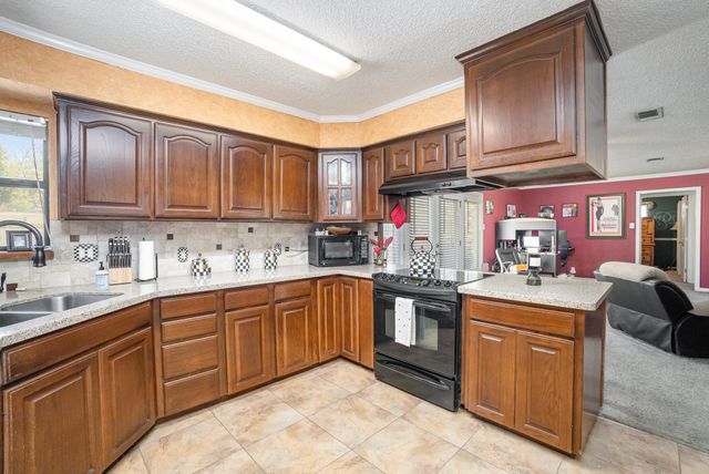 1128 Mason Drive, Hurst, TX 76053