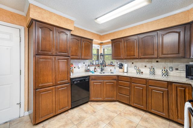 1128 Mason Drive, Hurst, TX 76053