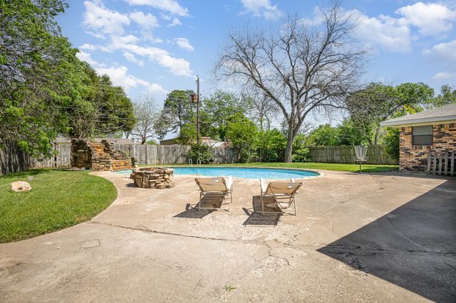 1128 Mason Drive, Hurst, TX 76053