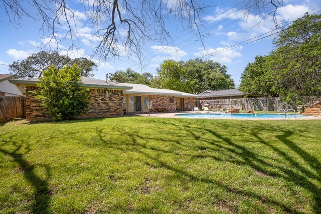 1128 Mason Drive, Hurst, TX 76053