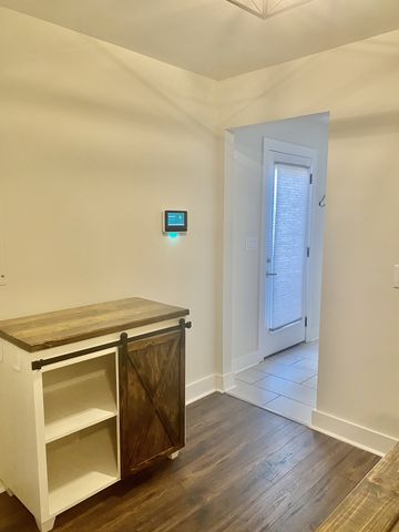 2126B Burns St, Nashville, TN 37216