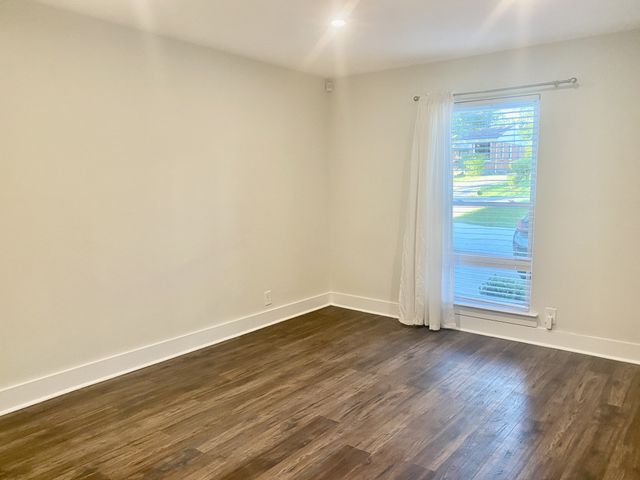 2126B Burns St, Nashville, TN 37216