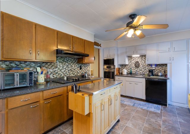 1 Corttiss Rd, Thompson, CT 06255