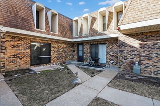 7724 Woodward Avenue, Woodridge, IL 60517