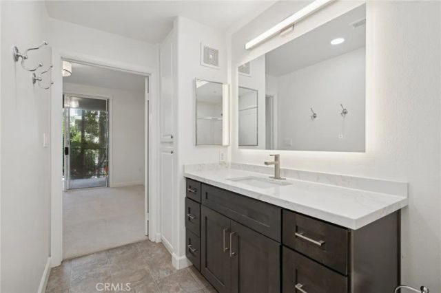 2202 Watermarke, Irvine, CA 92612