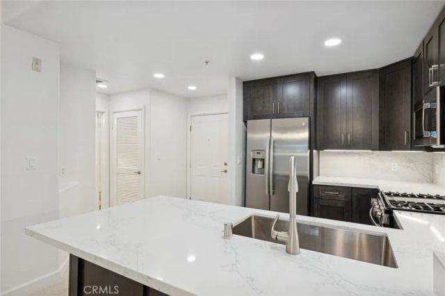 2202 Watermarke, Irvine, CA 92612