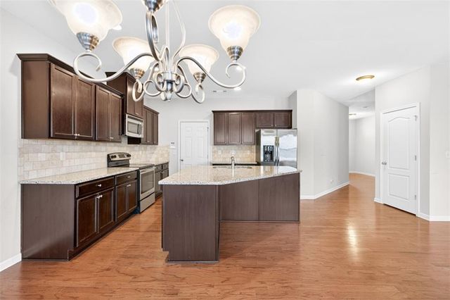 2899 Cooper Brook Drive, Snellville, GA 30078