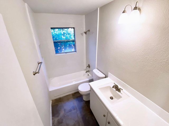 4808 Curzon Avenue, Fort Worth, TX 76107