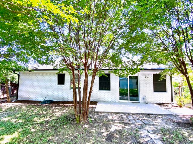 4808 Curzon Avenue, Fort Worth, TX 76107
