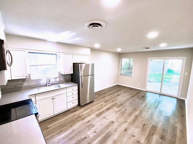 4808 Curzon Avenue, Fort Worth, TX 76107