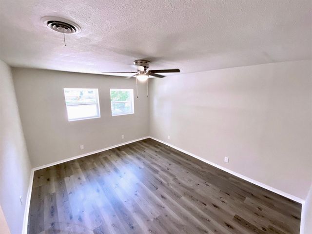 4808 Curzon Avenue, Fort Worth, TX 76107