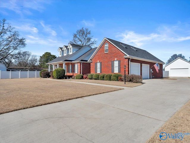 15383 Clodessa Drive, Athens, AL 35611
