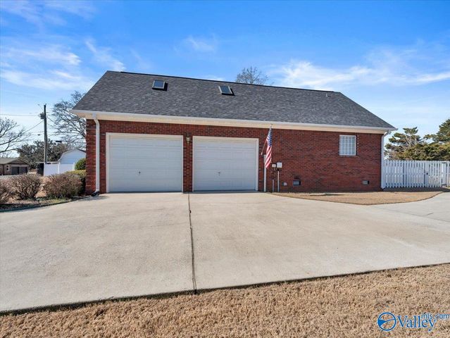 15383 Clodessa Drive, Athens, AL 35611