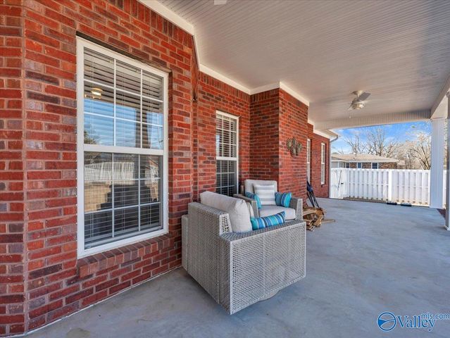 15383 Clodessa Drive, Athens, AL 35611