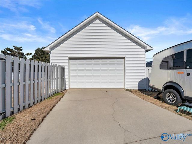 15383 Clodessa Drive, Athens, AL 35611