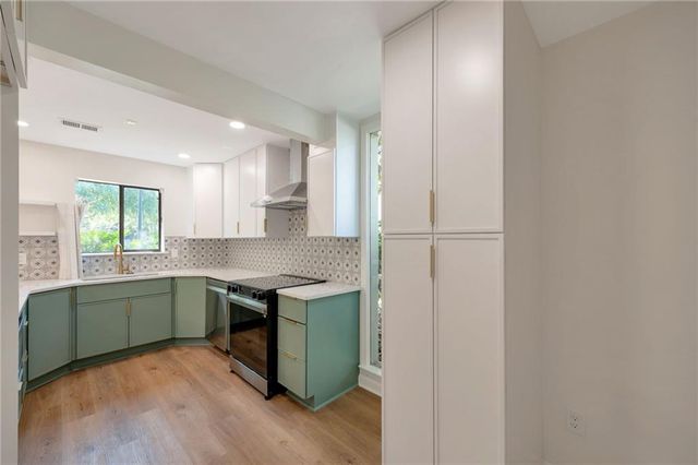 1079 Riverbend Club Drive SE, Atlanta, GA 30339