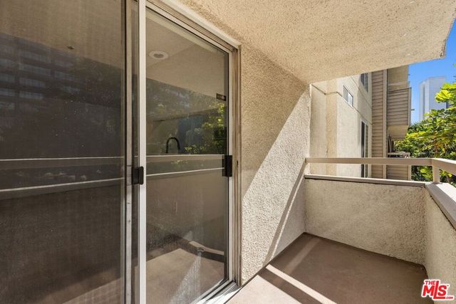 10960 ASHTON Avenue 101, Los Angeles, CA 90024