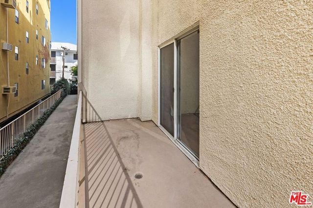 10960 ASHTON Avenue 101, Los Angeles, CA 90024