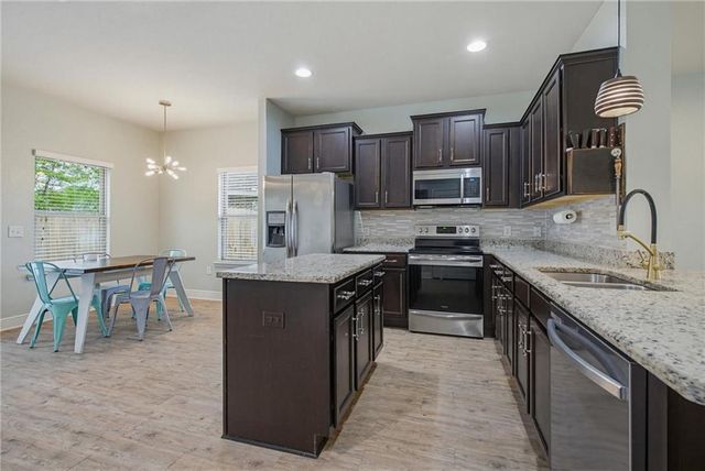 6090 Cobblestone Court, Gulf Shores, AL 36542
