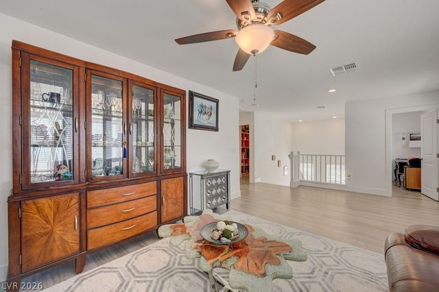 7135 Sunland Hills Avenue, Las Vegas, NV 89113