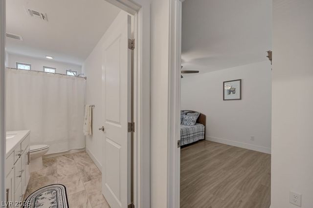 7135 Sunland Hills Avenue, Las Vegas, NV 89113