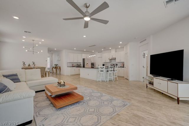 7135 Sunland Hills Avenue, Las Vegas, NV 89113