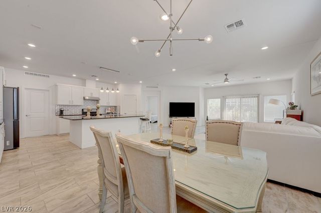 7135 Sunland Hills Avenue, Las Vegas, NV 89113