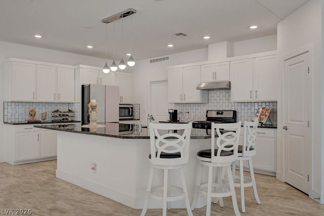 7135 Sunland Hills Avenue, Las Vegas, NV 89113