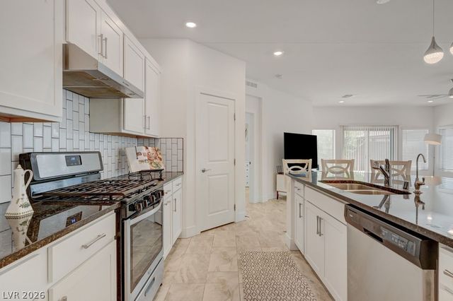 7135 Sunland Hills Avenue, Las Vegas, NV 89113