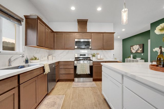 4010 Seashore Dr, Stockton, CA 95206