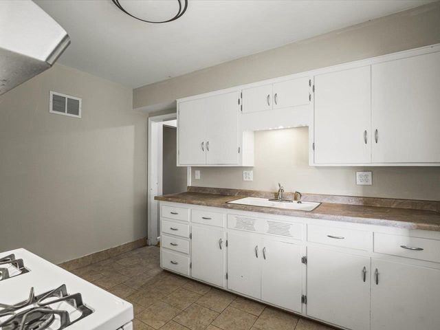 1502 Portland Avenue, Beloit, WI 53511