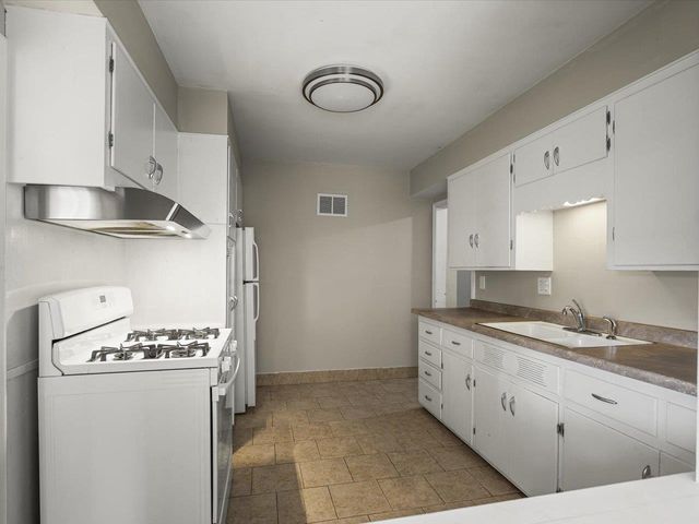 1502 Portland Avenue, Beloit, WI 53511