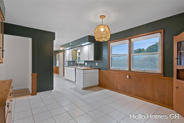 1135 Carrier Creek Boulevard, Grand Rapids, MI 49503