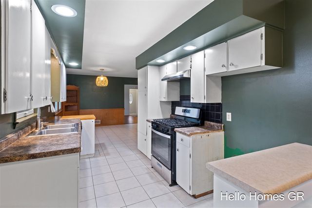 1135 Carrier Creek Boulevard, Grand Rapids, MI 49503