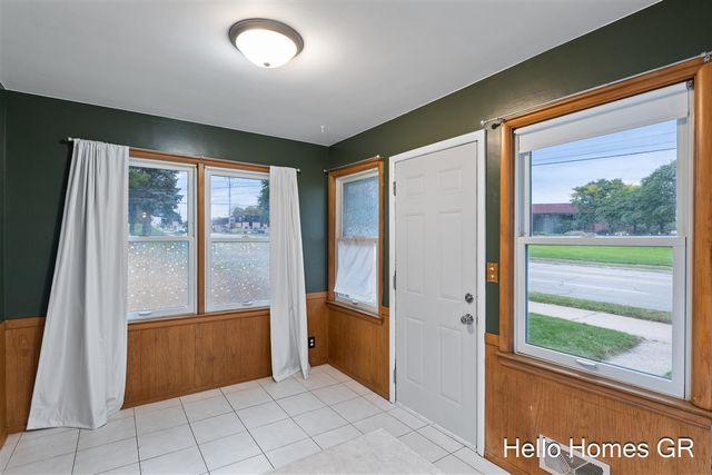 1135 Carrier Creek Boulevard, Grand Rapids, MI 49503