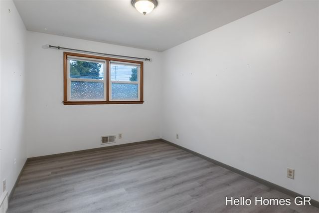 1135 Carrier Creek Boulevard, Grand Rapids, MI 49503