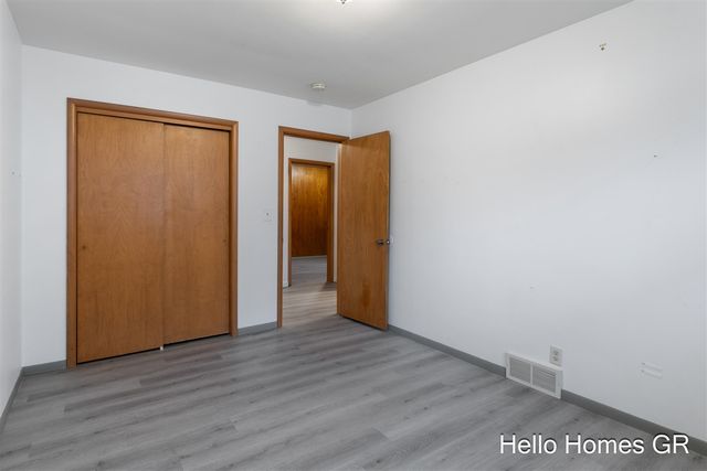 1135 Carrier Creek Boulevard, Grand Rapids, MI 49503