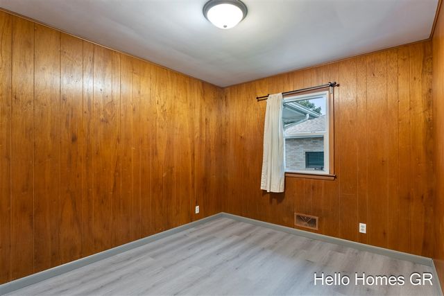 1135 Carrier Creek Boulevard, Grand Rapids, MI 49503