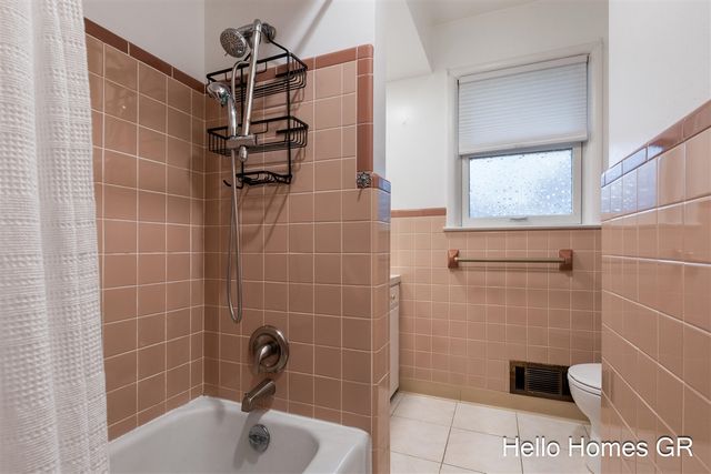 1135 Carrier Creek Boulevard, Grand Rapids, MI 49503