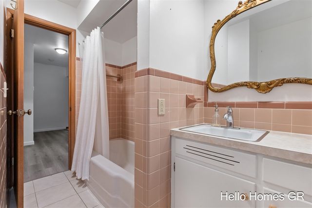 1135 Carrier Creek Boulevard, Grand Rapids, MI 49503